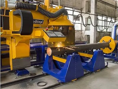 آلة قطع الأنابيب