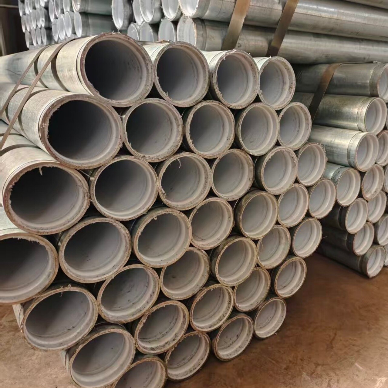 Tubo de acero galvanizado revestido de plástico