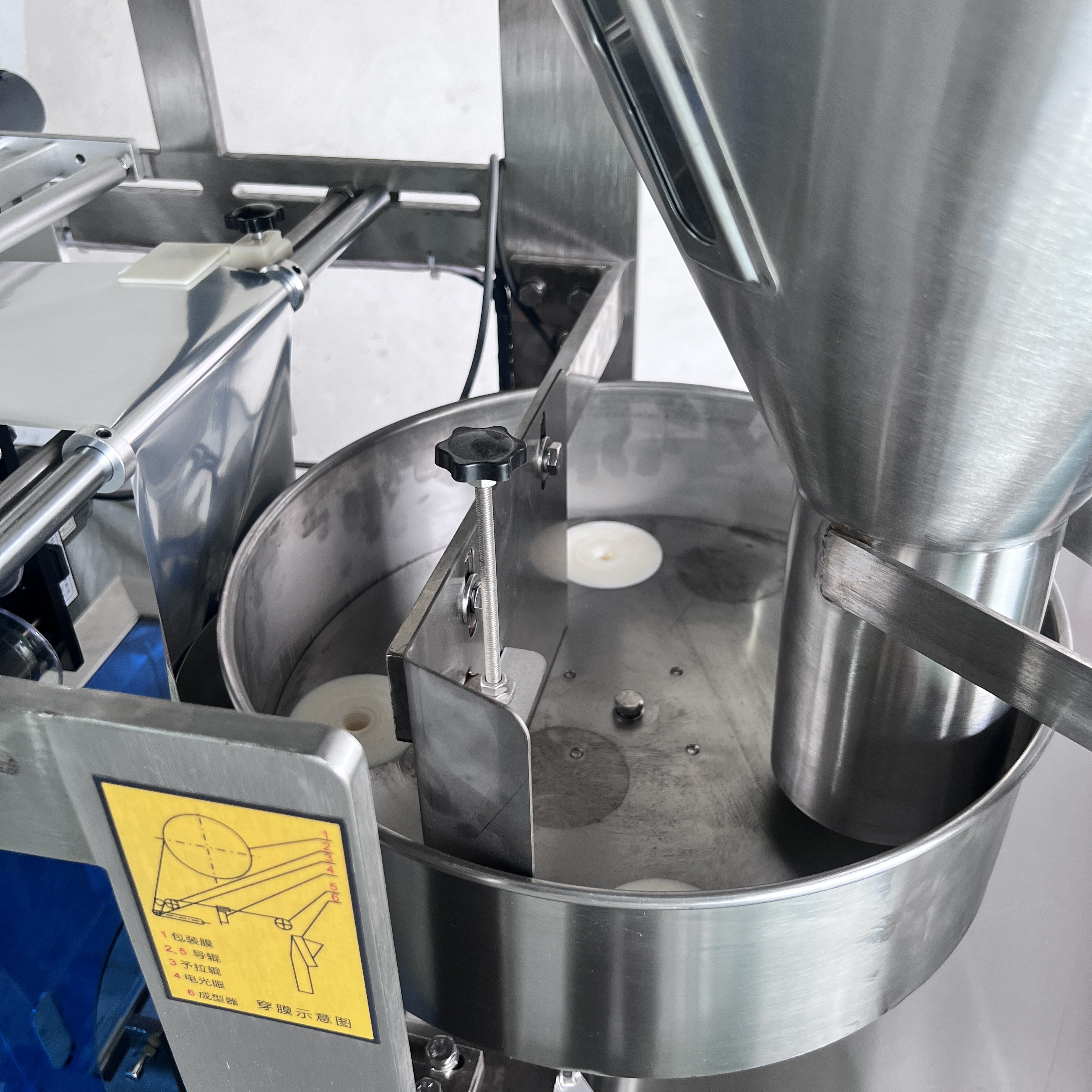 BY-JLX160Z clamp pull four side sealing granule automatic packaging machine