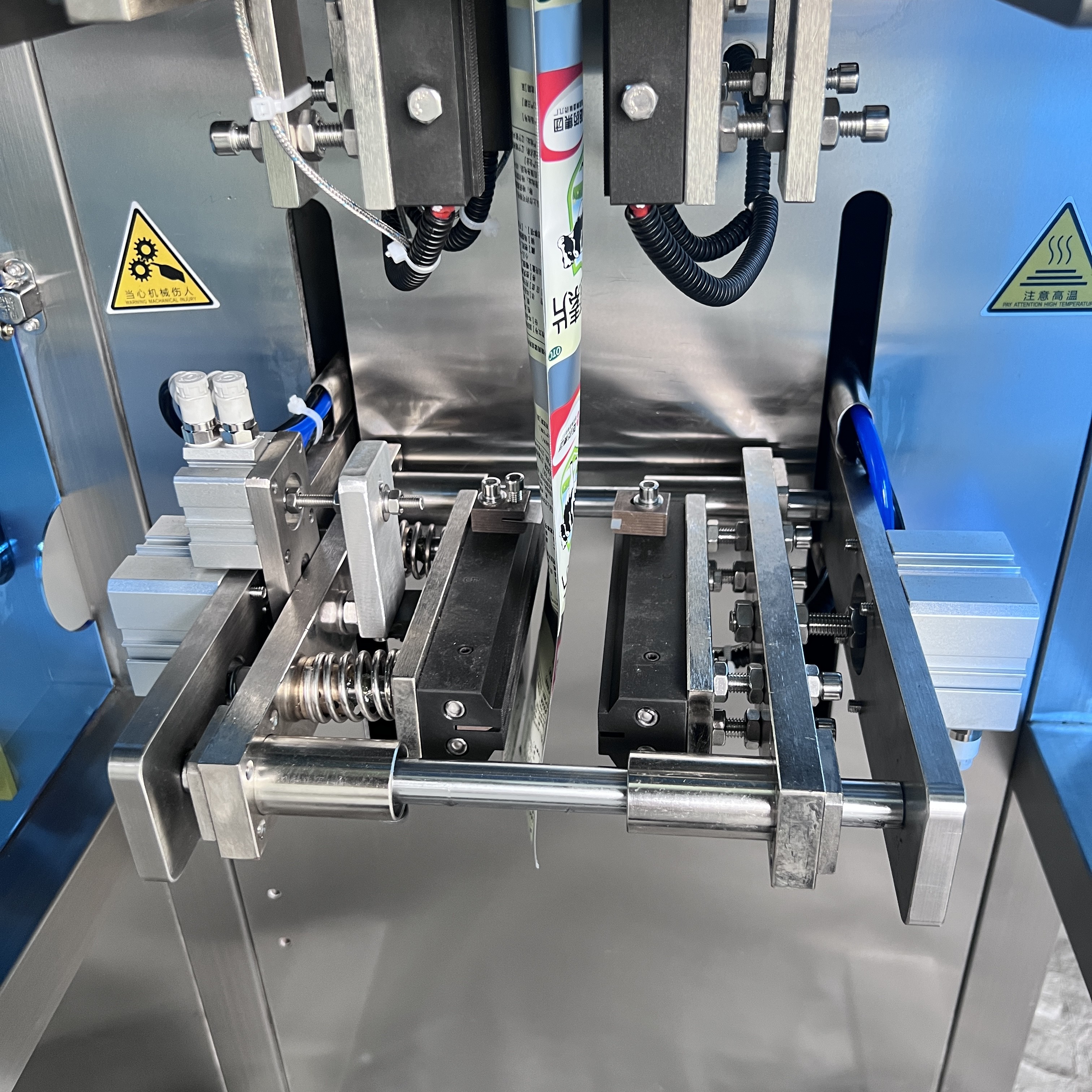 BY-JLX160Z clamp pull four side sealing granule automatic packaging machine