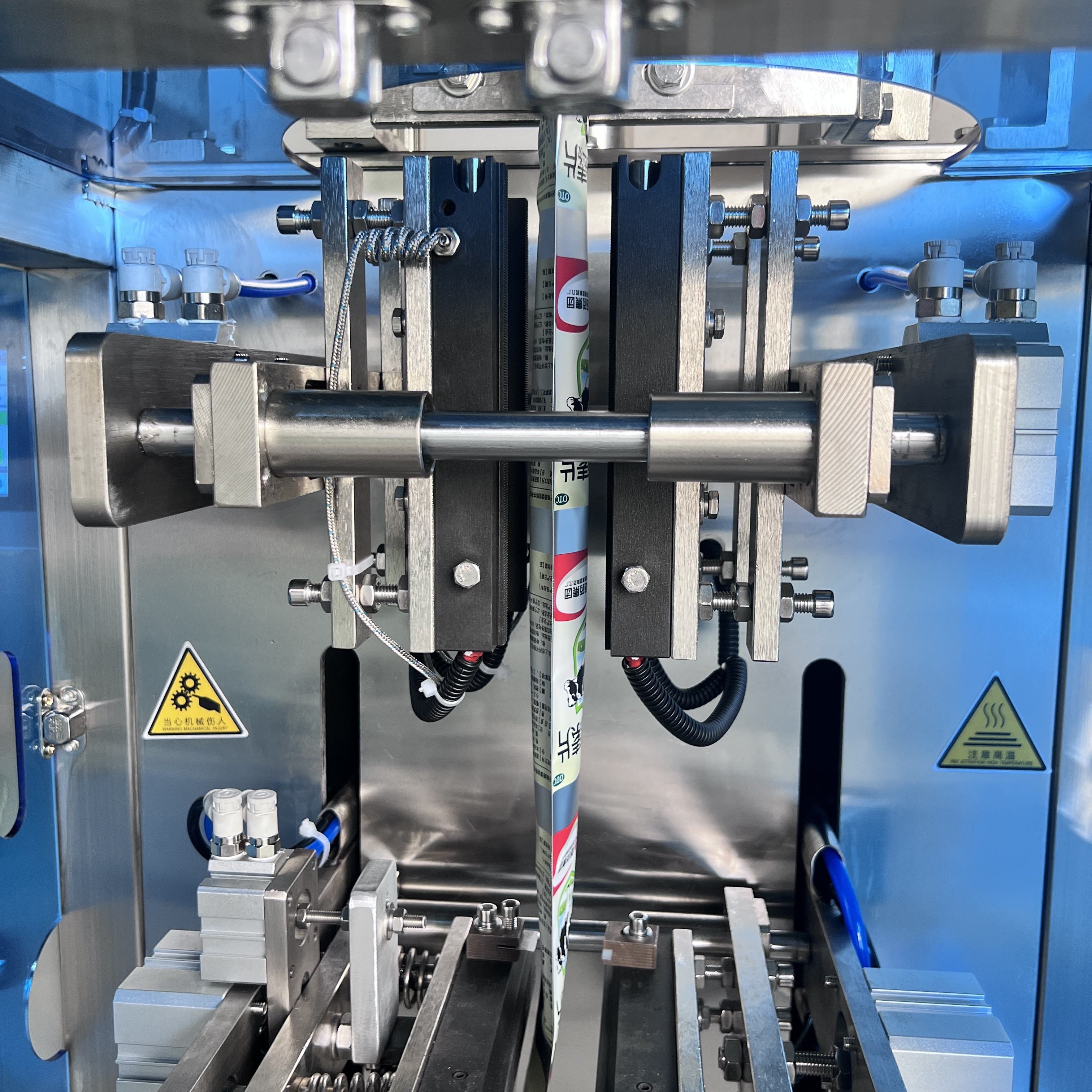 BY-JLX160Z Clamp Pull Four Sided Sealed Particle Oblique Spiral Automatic Packaging Machine