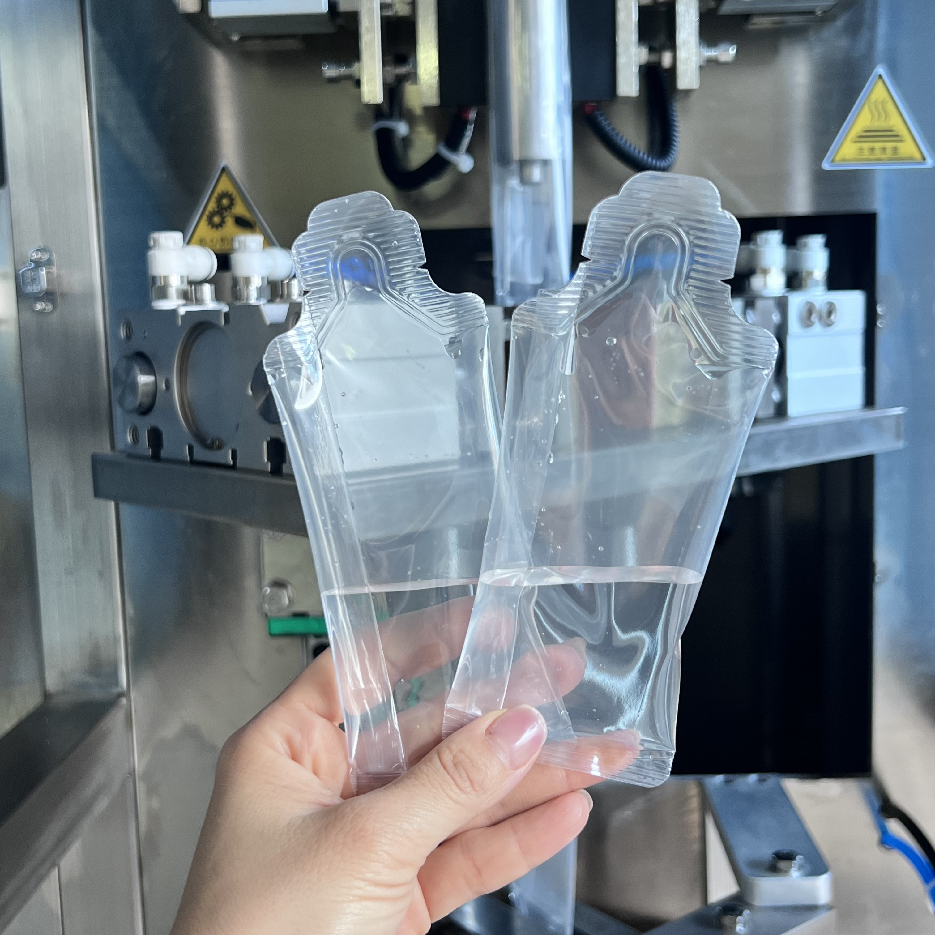 BY-JLC160Y clamp pull side sealing liquid special-shaped automatic packaging machine
