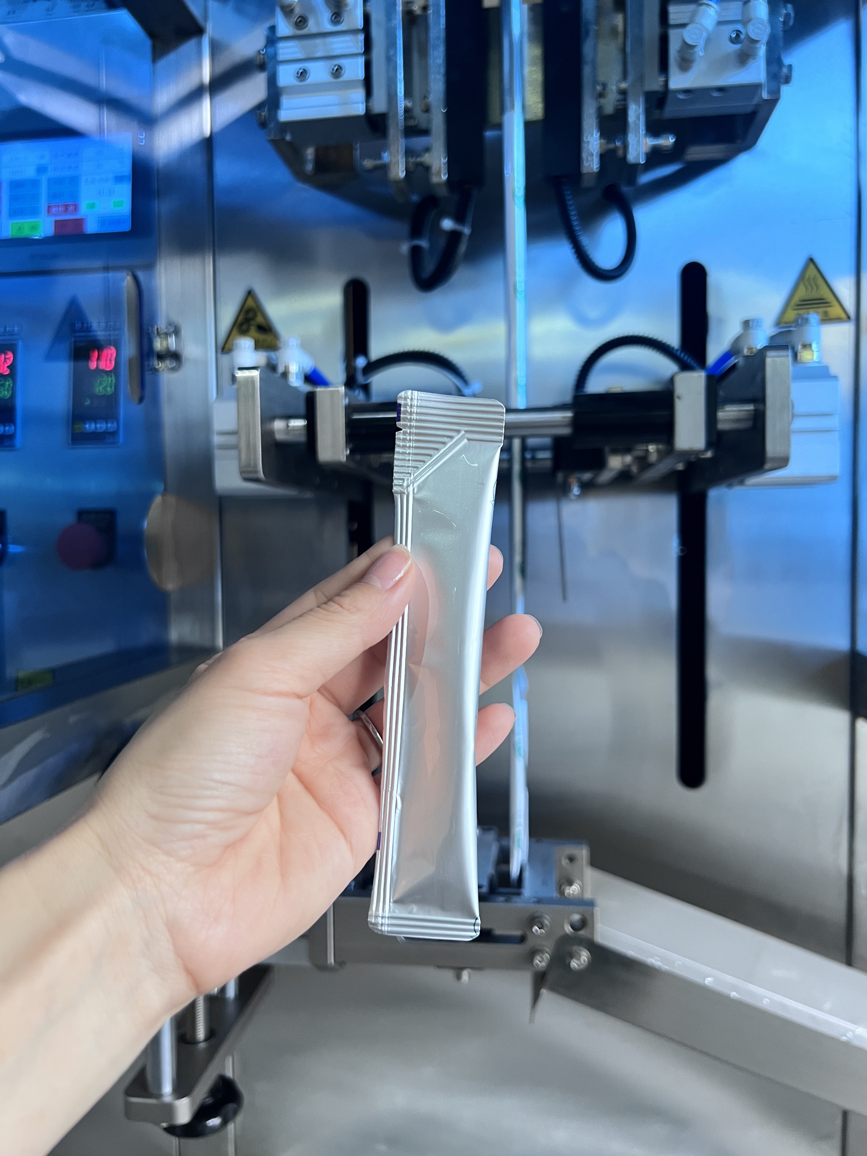 BY-JLS160Y Clamp Pull Three Side Sealing Liquid Automatic Packaging Machine