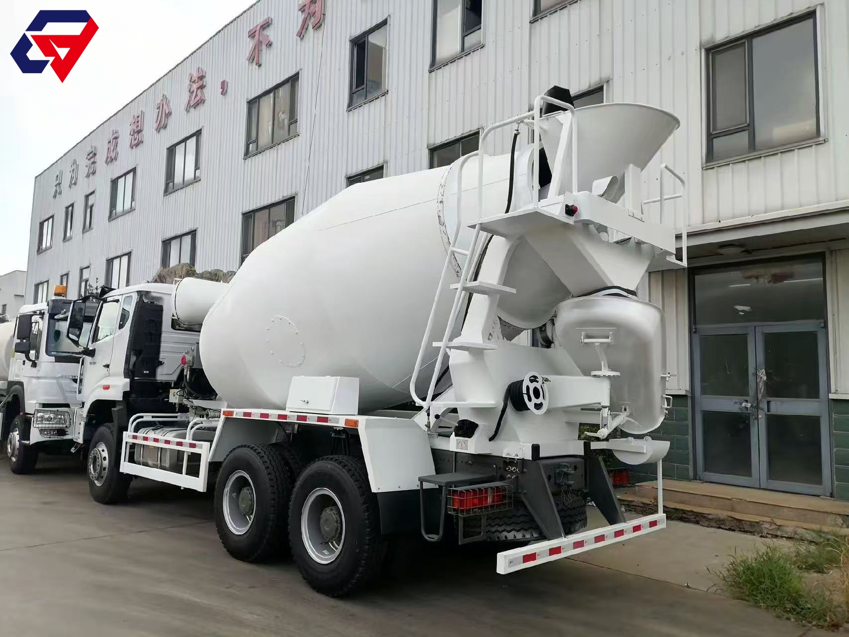 شاحنة خلط الخرسانة SINOTRUK HOWO NX 6×4