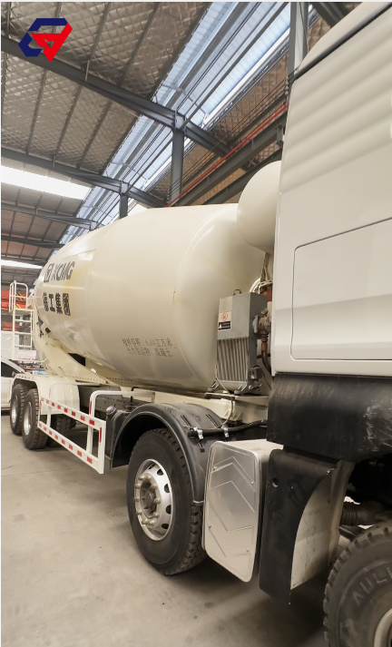 شاحنة خلط الأسمنت SINOTRUK SITRAK 8x4
