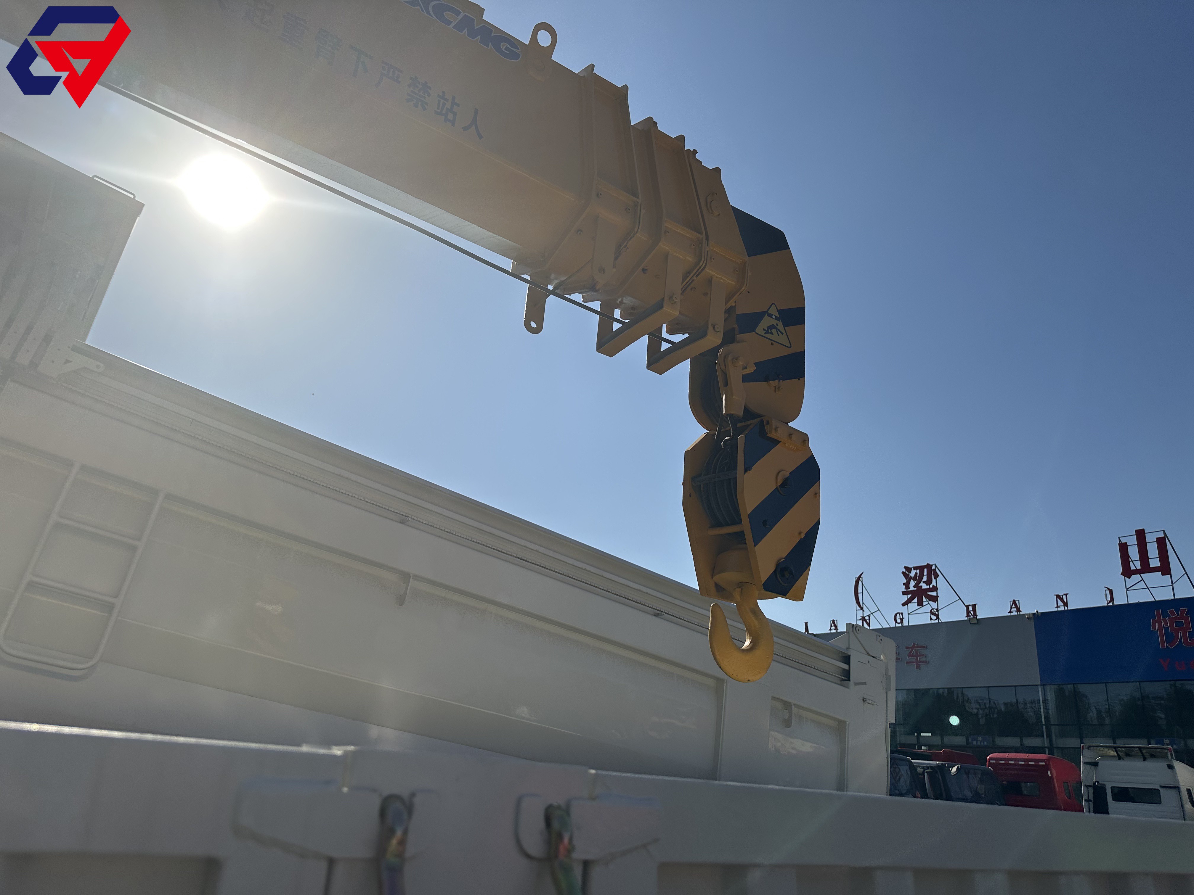 HOWO 6×4 12Ton XCMG Straight Boom Crane