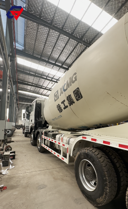 Camion malaxeur à béton SINOTRUK SITRAK 8x4