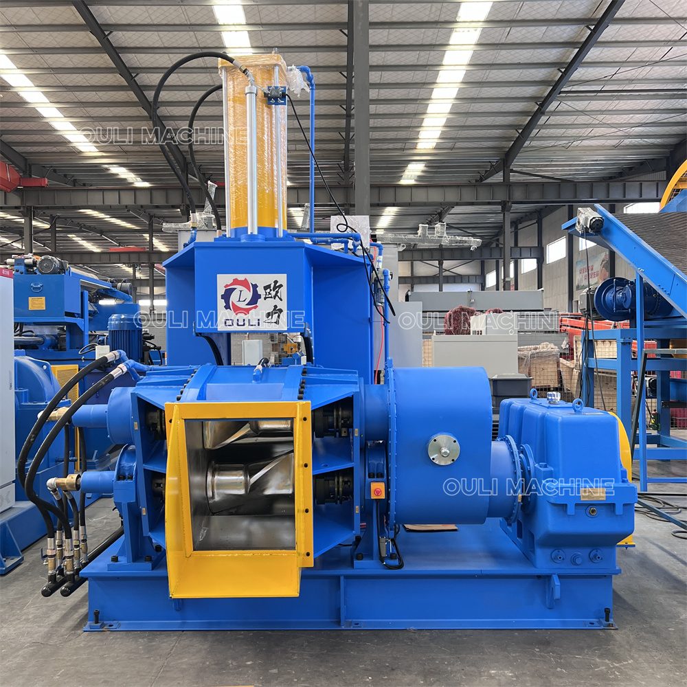 Pneumatic ram rubber kneader machine