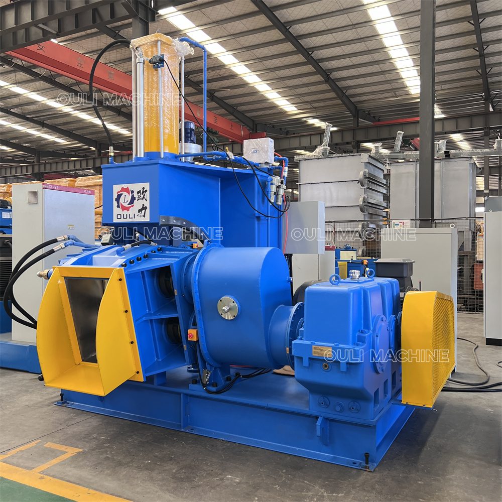 Pneumatic ram rubber kneader machine