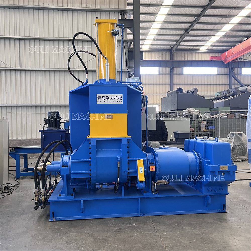 Pneumatic ram rubber kneader machine