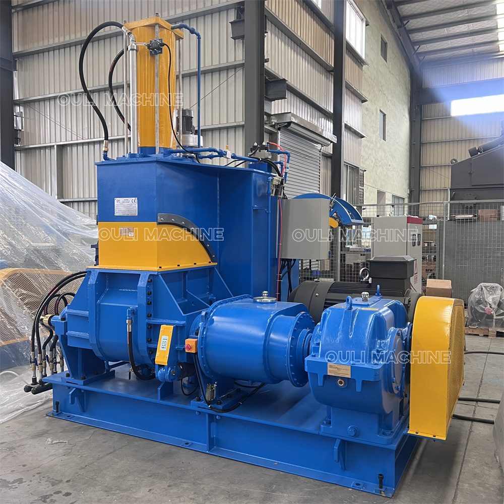 Pneumatic ram rubber kneader machine