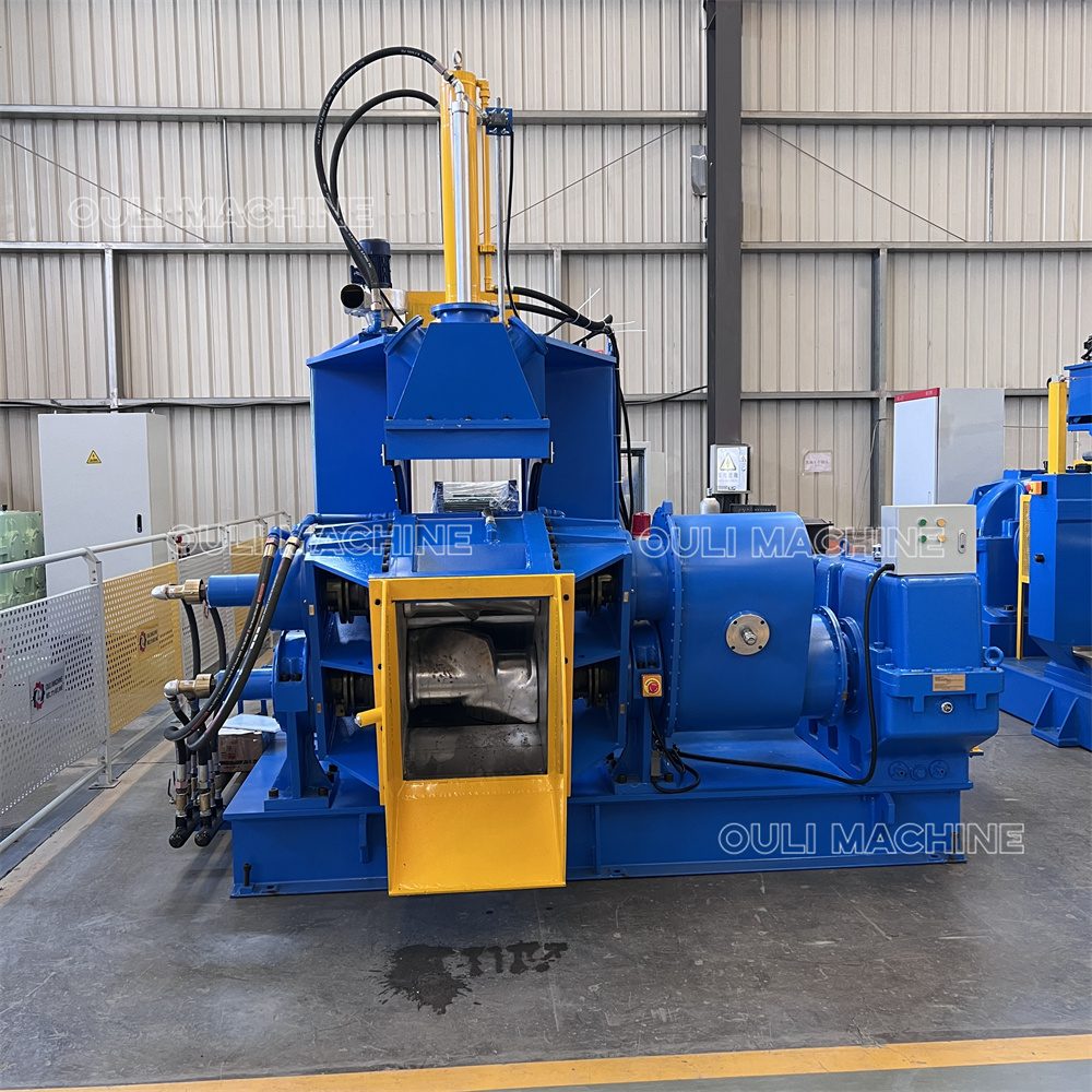 Hydraulic ram rubber kneader machine