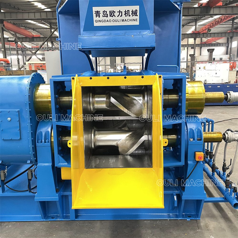 Hydraulic ram rubber kneader machine
