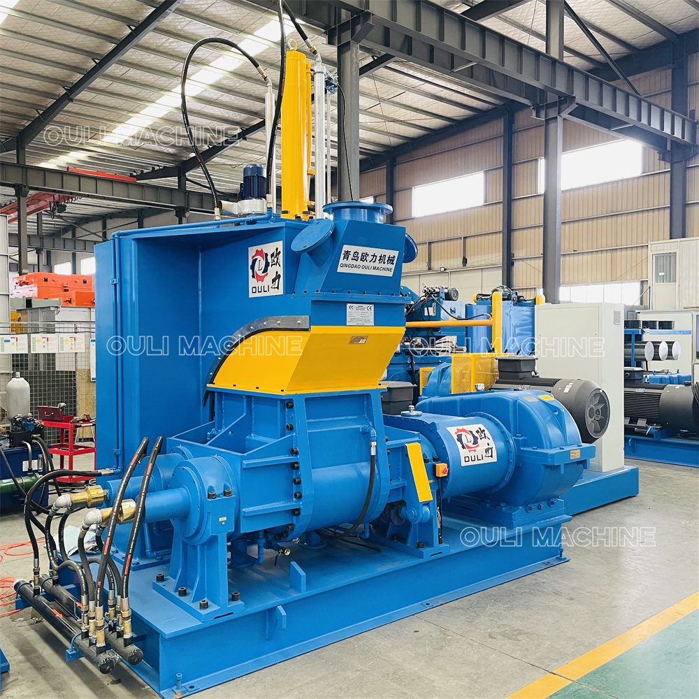 Hydraulic ram rubber kneader machine