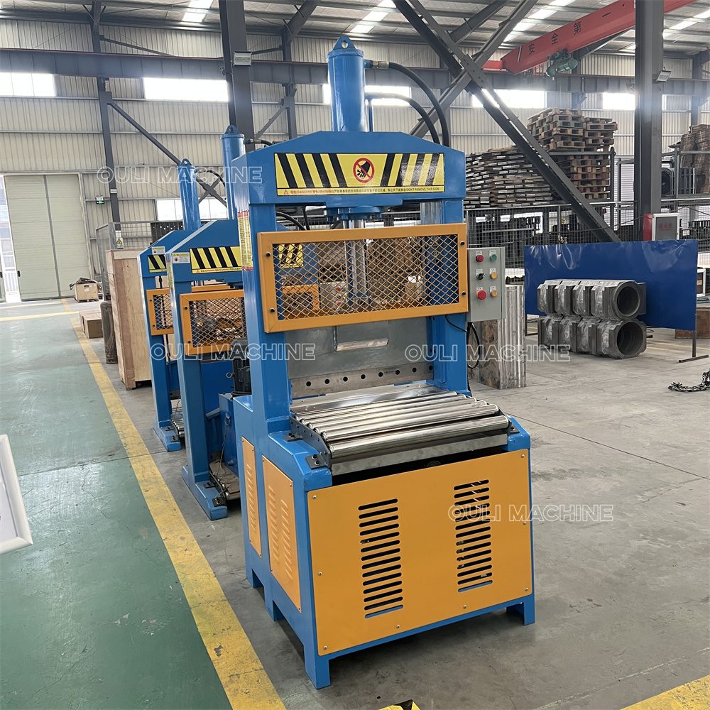 Rubber bale cutter