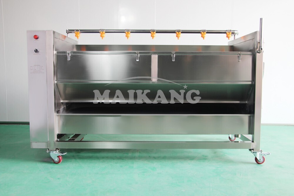 Machine à éplucher et laver à brosses