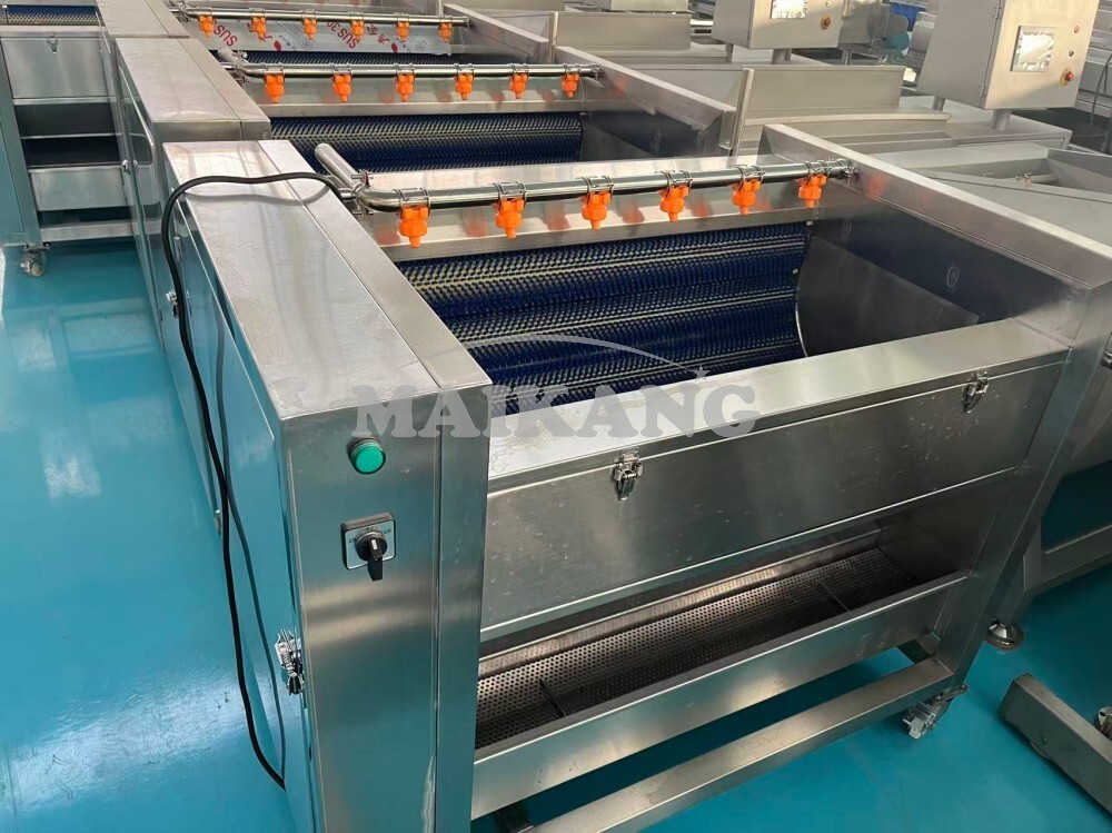 Machine à éplucher et laver à brosses