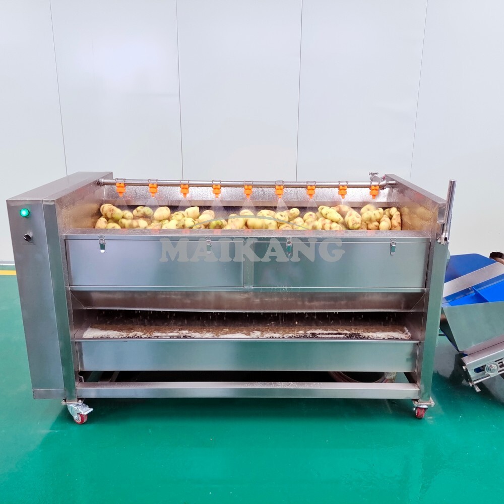 Machine à éplucher et laver à brosses