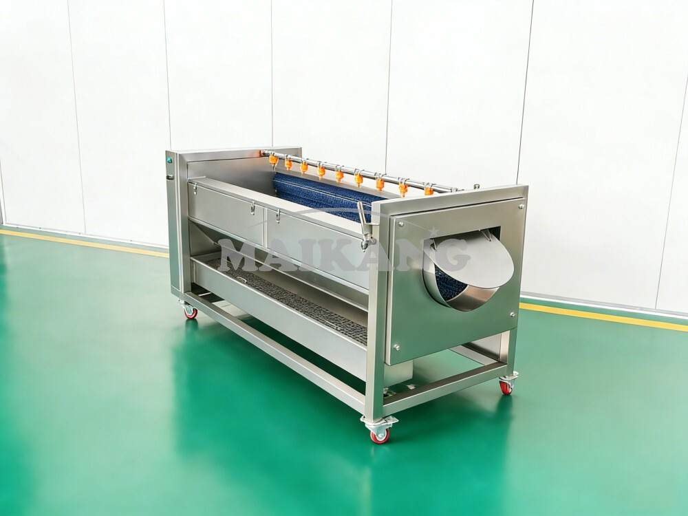 Machine à éplucher et laver à brosses