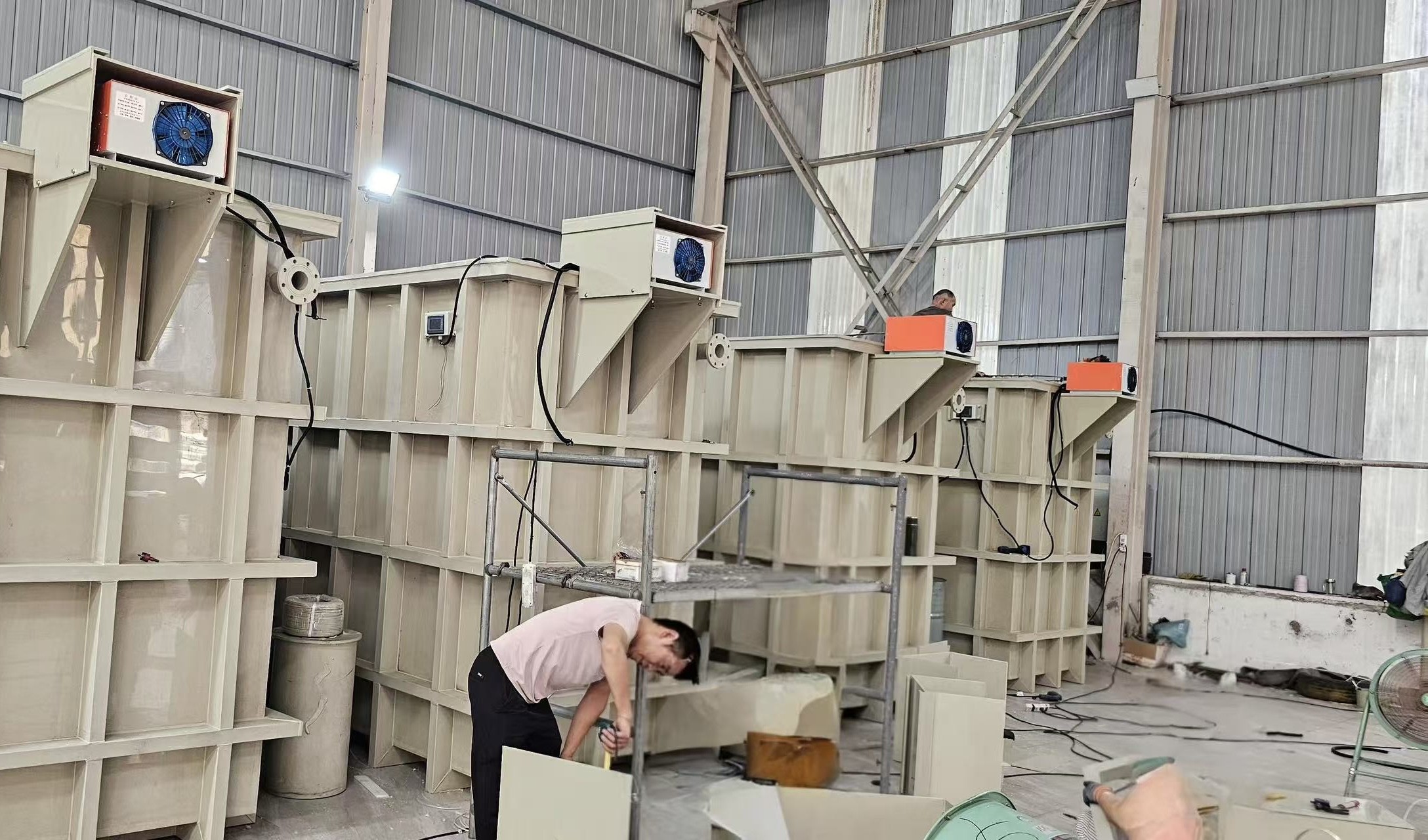 صناعة تربية الأحياء المائية