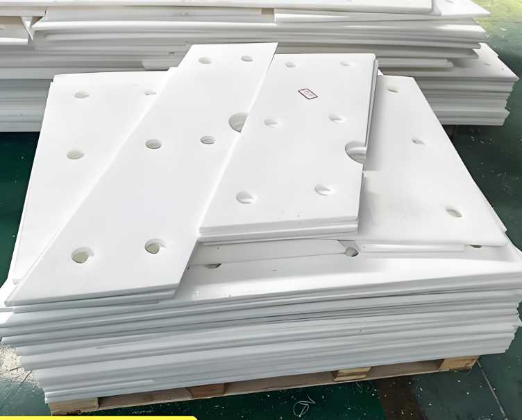 بطانة مقاومة للبلى من البولي إيثيلين