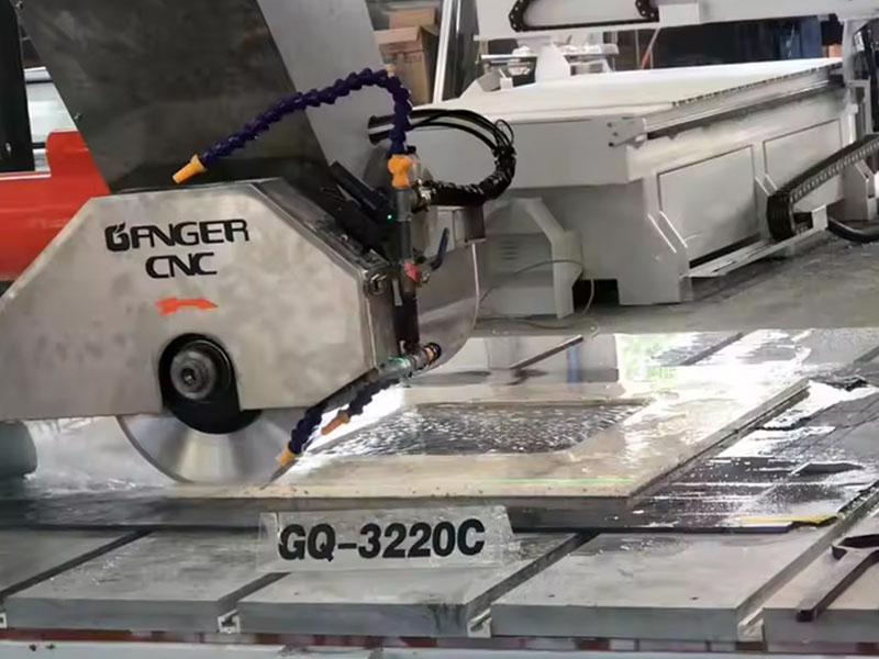 Machine de découpe à pont à 5 axes GQ-3220C