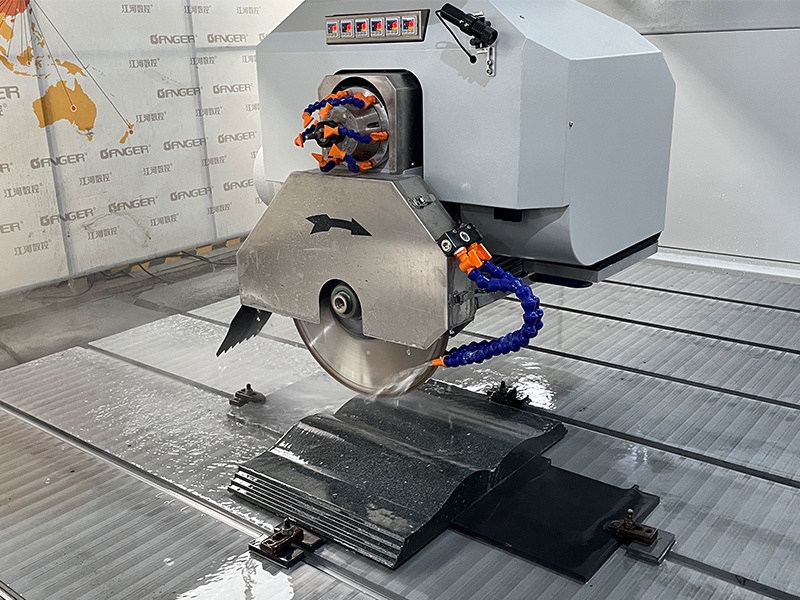 Machine de découpe à pont 5 axes (5+1) GQ-35ESM