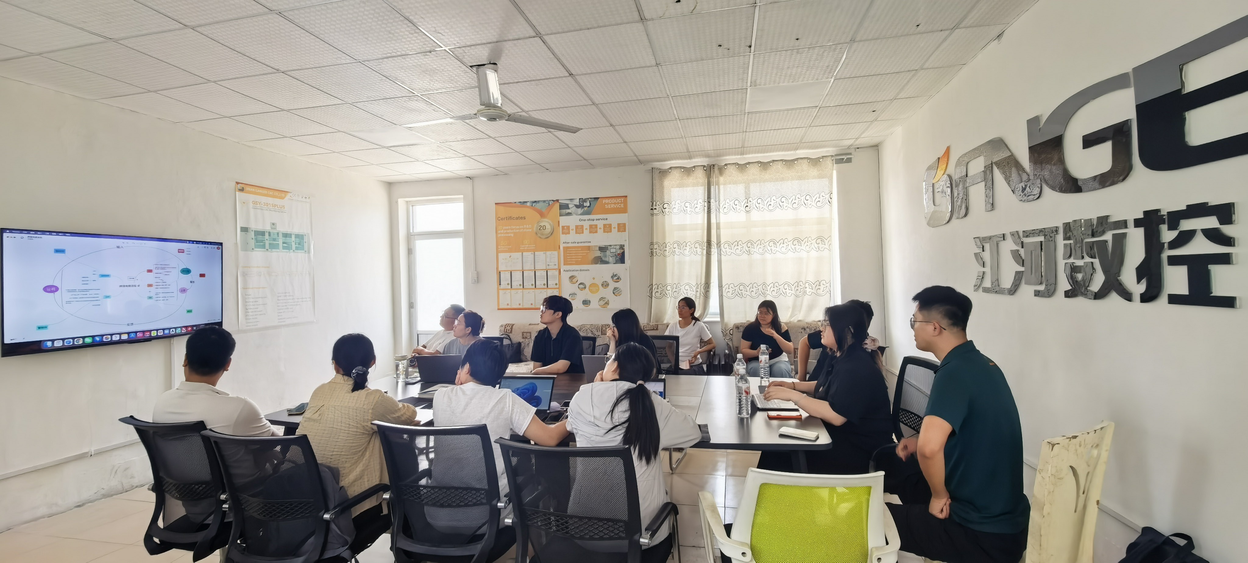 L'équipe Alibaba AI mène un échange de formation approfondi pour donner aux entreprises les moyens de moderniser leur marketing grâce à l'IA