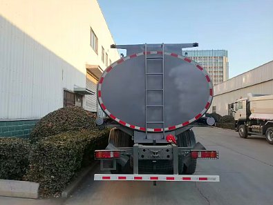HOWO TX Fuel Tanker (4)