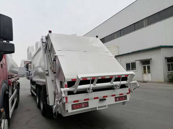 HOWO TX Compressed garbage truck (2)