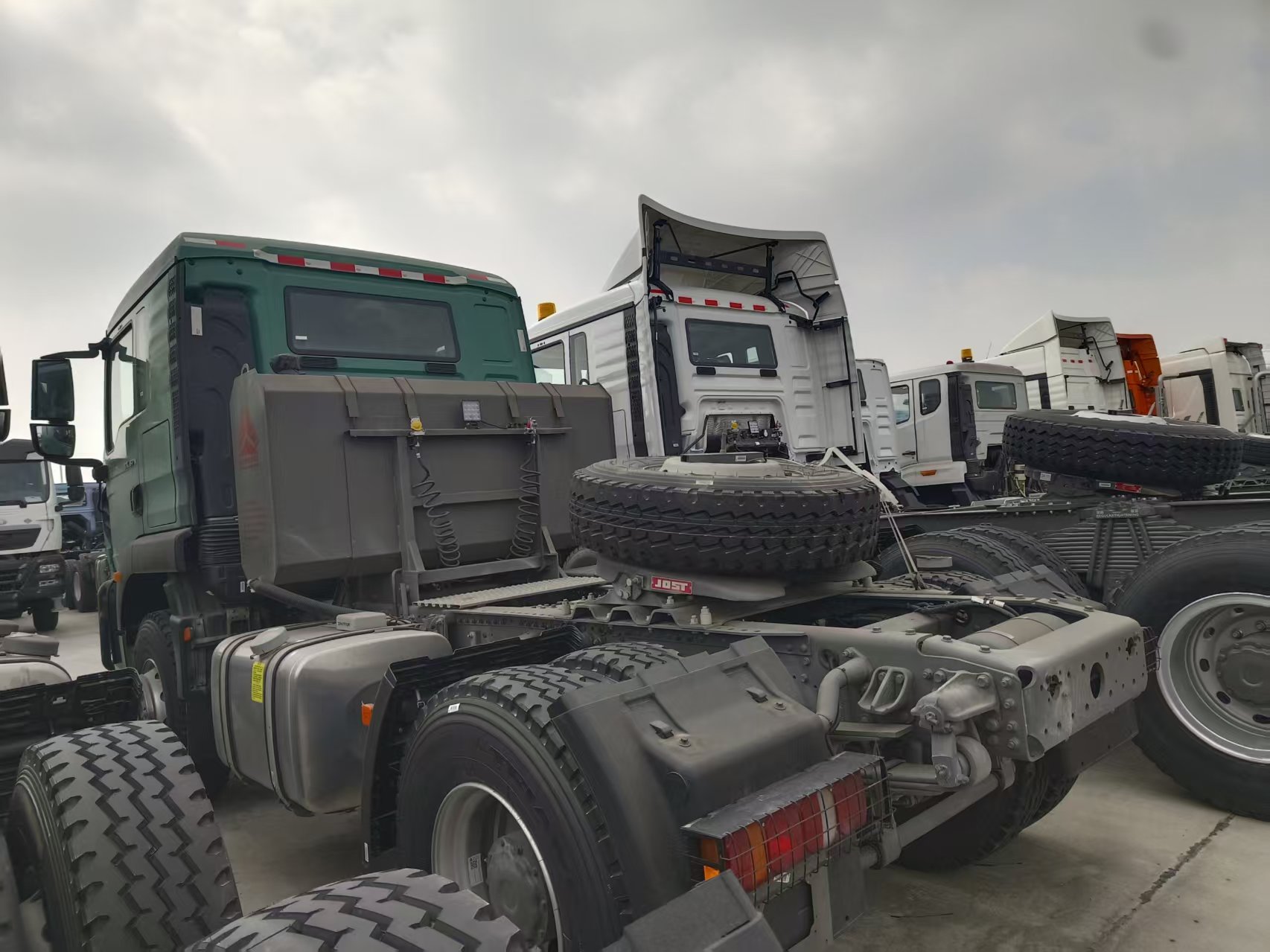 HOWO TX  4×2 Tractor truck