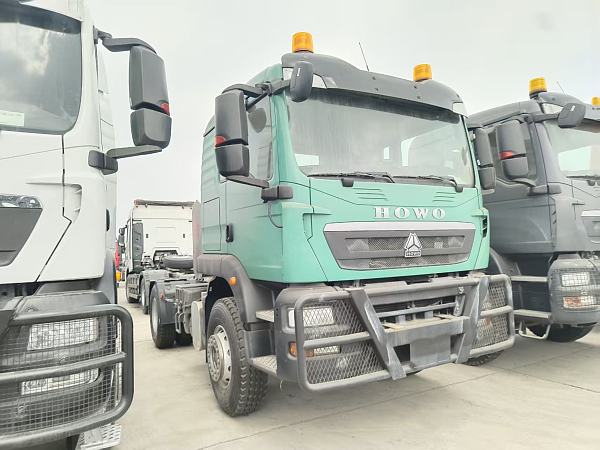 HOWO TX 4×2 Tractor (5)