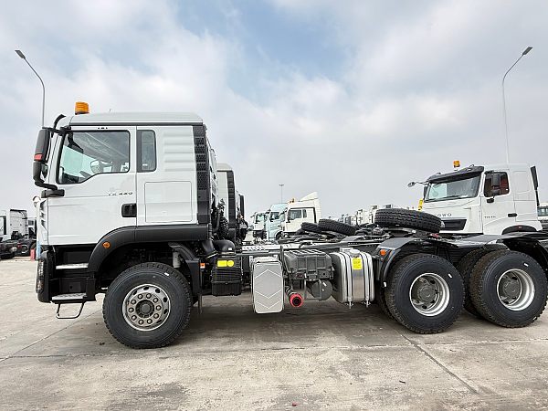 HOWO TX 6×4 Tractor (2)