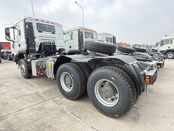 HOWO TX 6×4 Tractor (3)