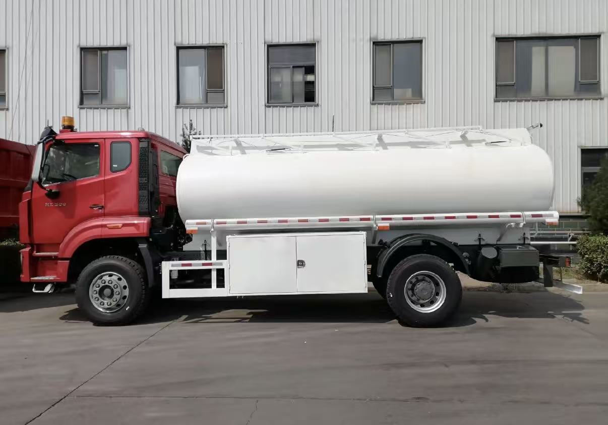 HOWO NX 4×2 Fuel tank truck