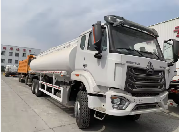 HOWO NX 6×4 Fuel tank truck