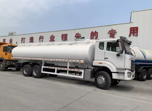 HOWO NX 6×4 Fuel tank truck