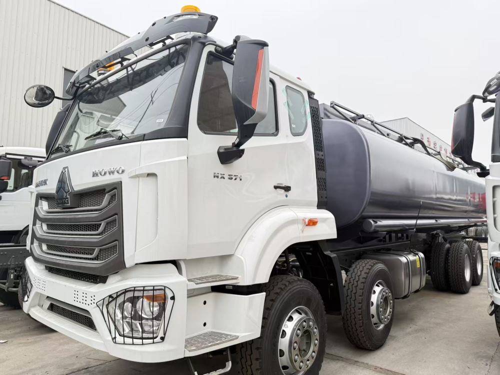 HOWO NX 8×4 Fuel tank truck