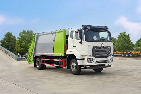 garbage truck front
