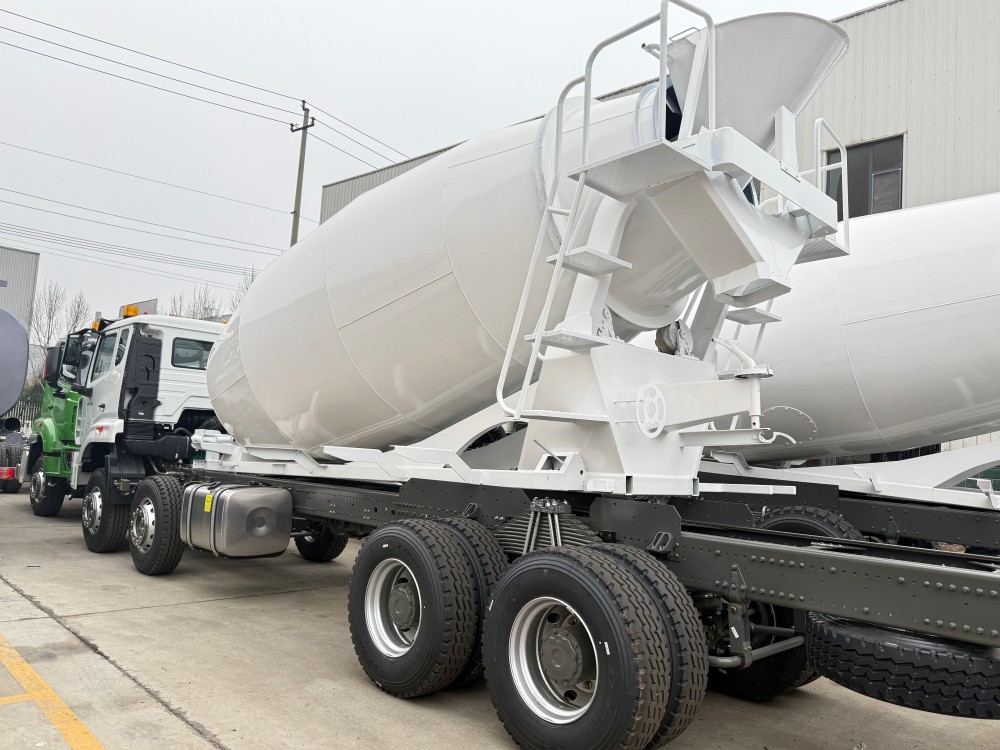 HOWO NX 8×4 Mixer truck