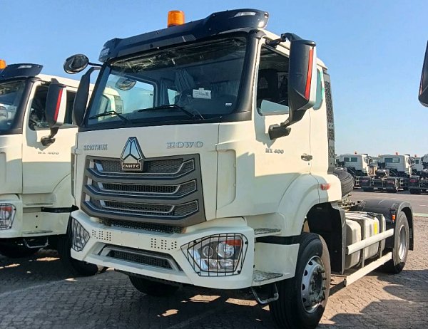 HOWO NX 4×2 tractor truck (5)