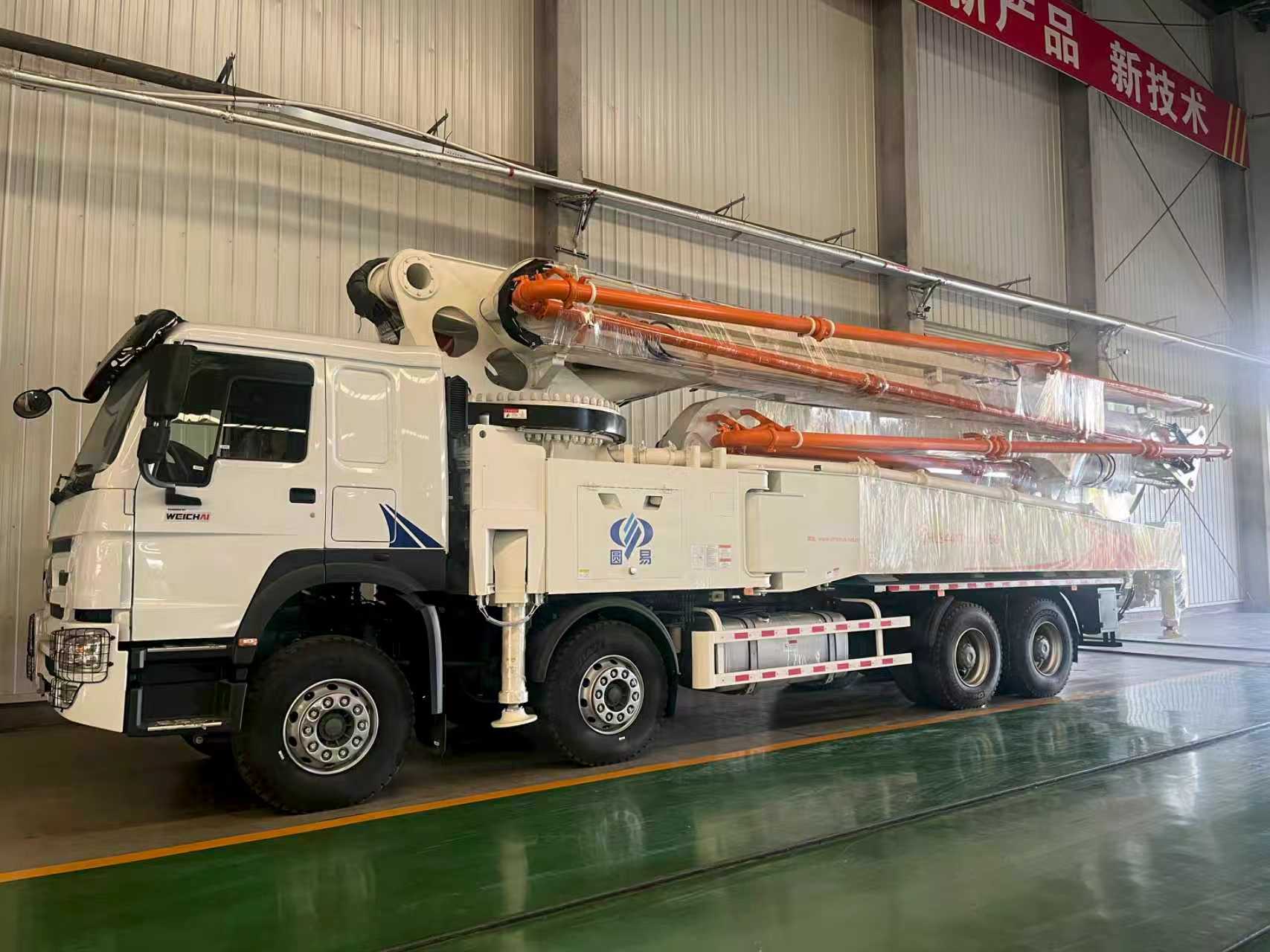 CONCRETE PUMP TRUCK