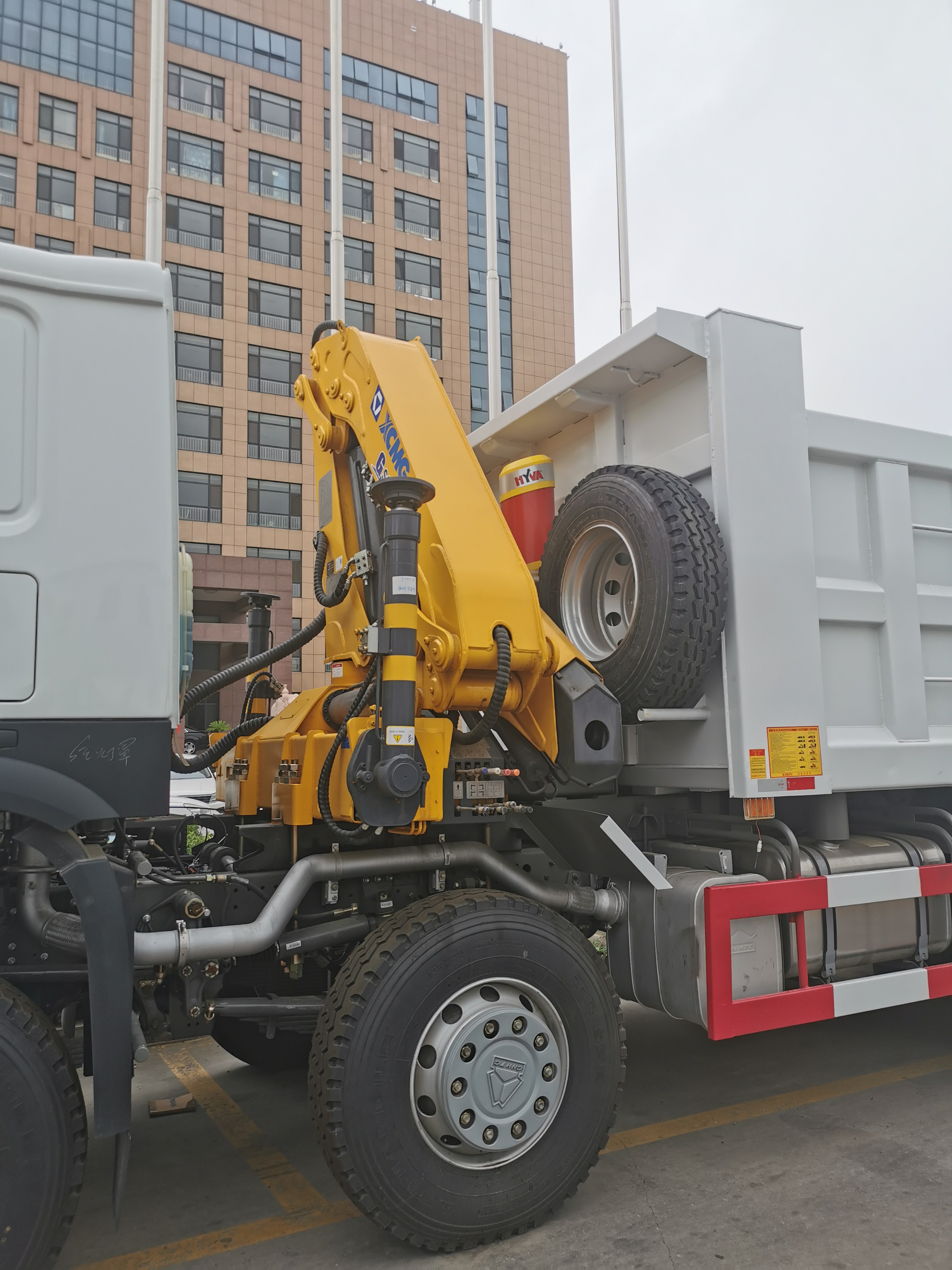 HOWO 7 Fold Arm Crane Truck