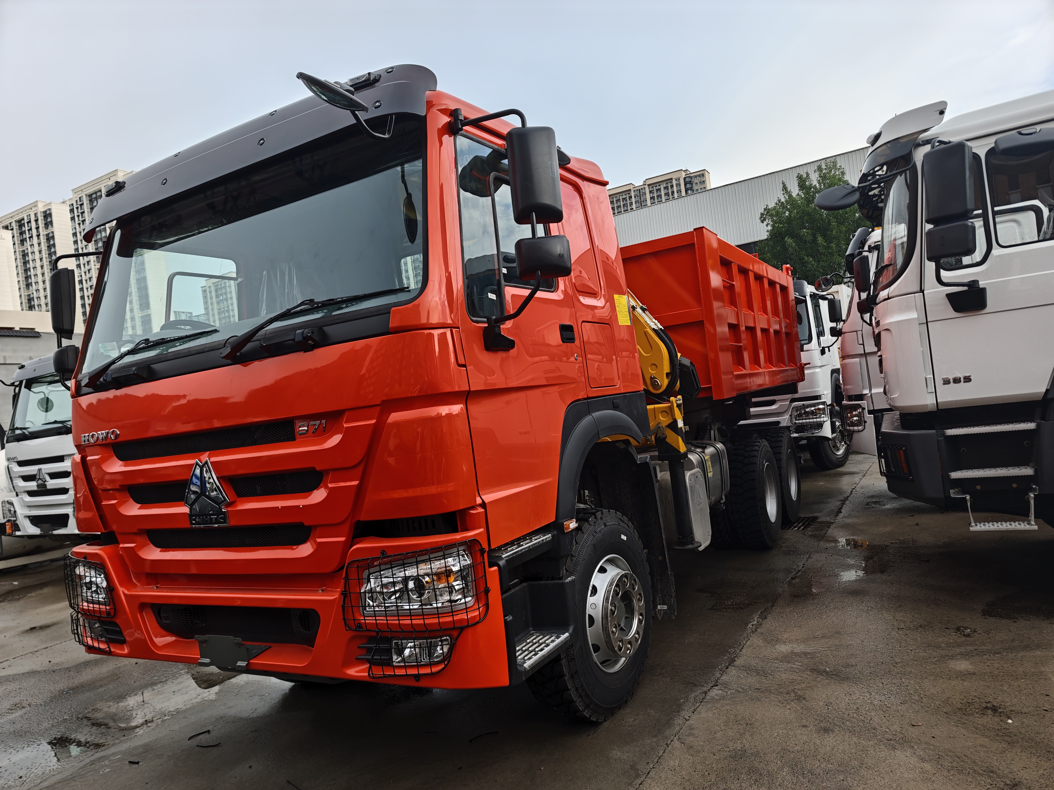 HOWO 7 Fold Arm Crane Truck