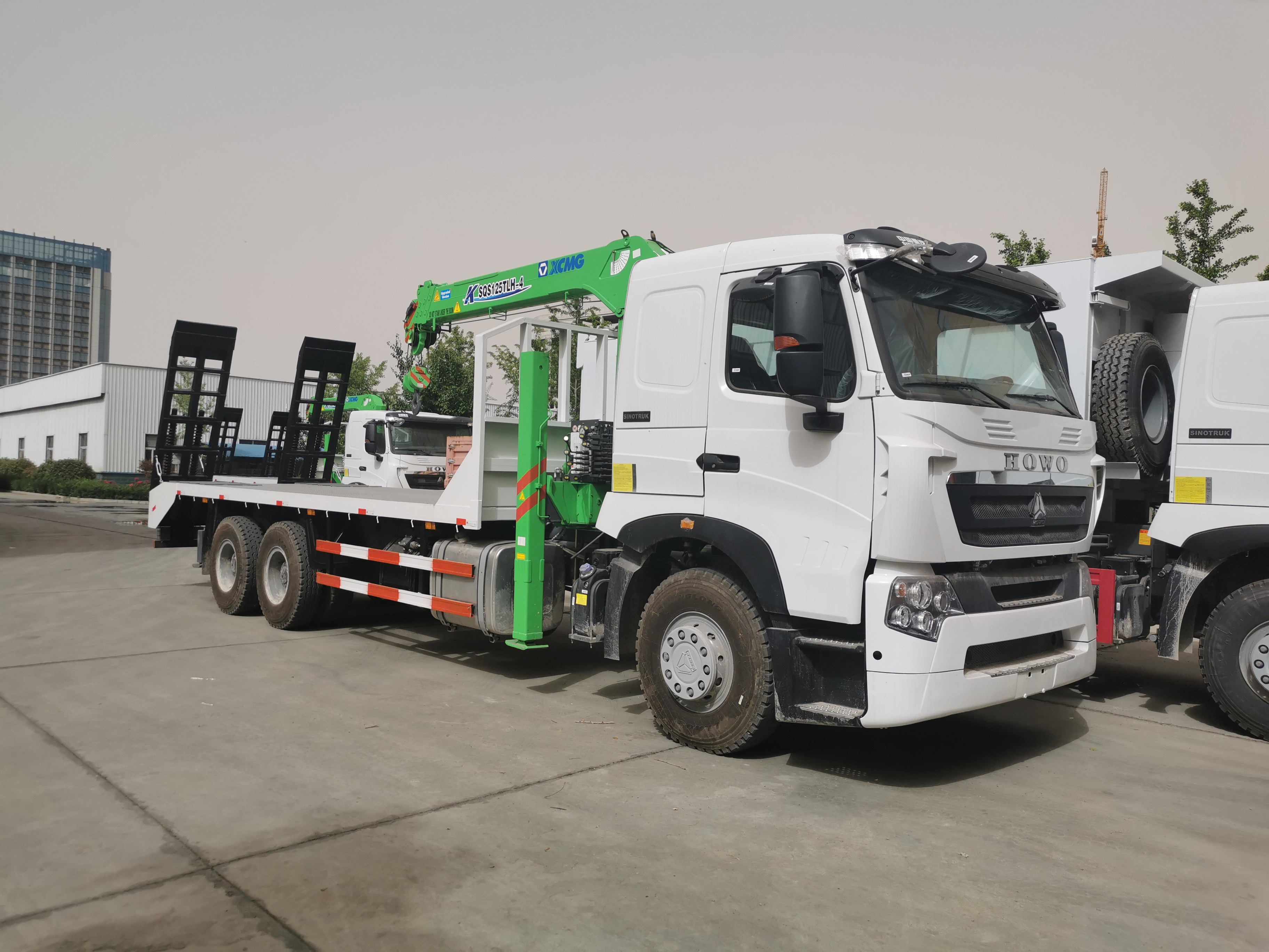 HOWO 7 Straight Arm Crane Truck