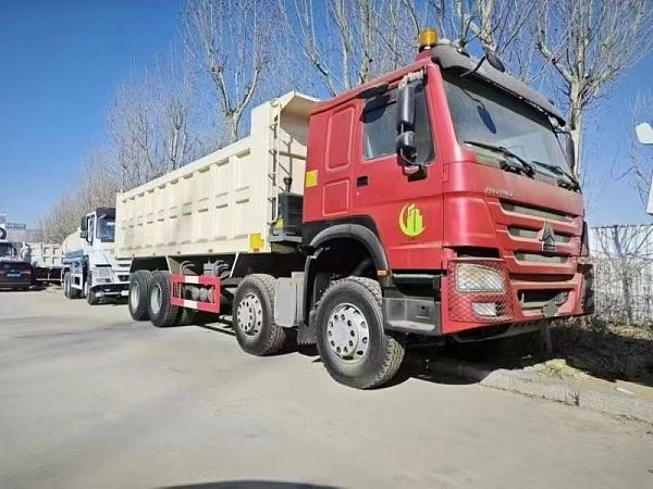 12 wheels dump truck