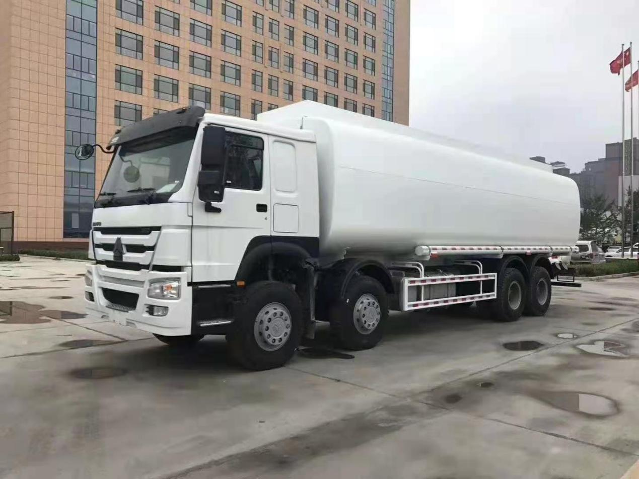 HOWO 7 8×4 Fuel tank truck