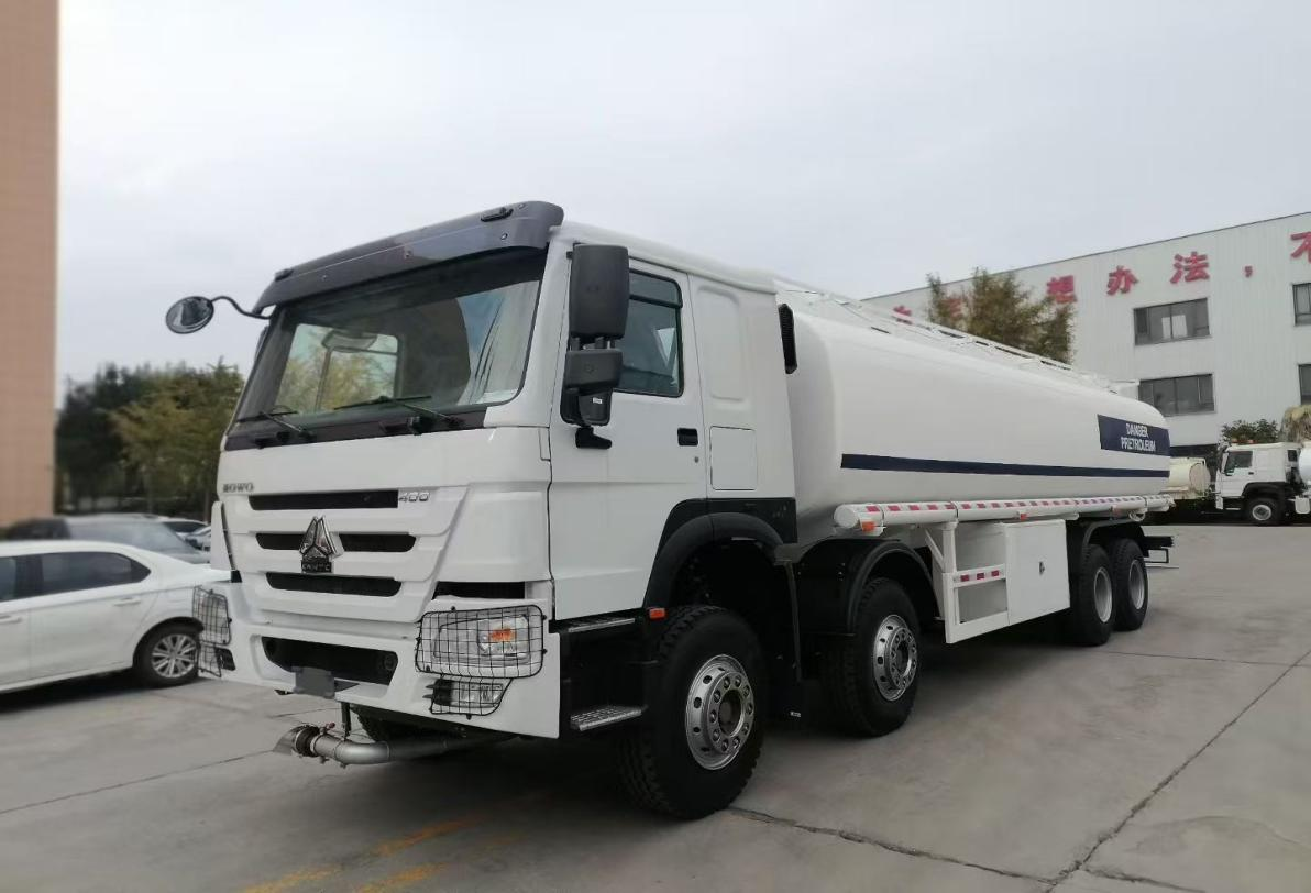 HOWO 7 8×4 Fuel tank truck