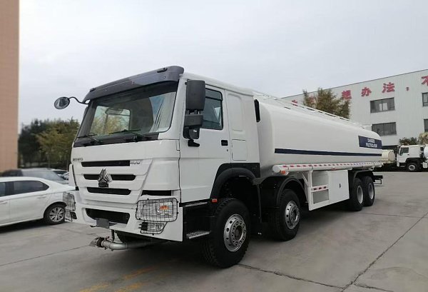 HOWO 8×4 fuel tanker (2)