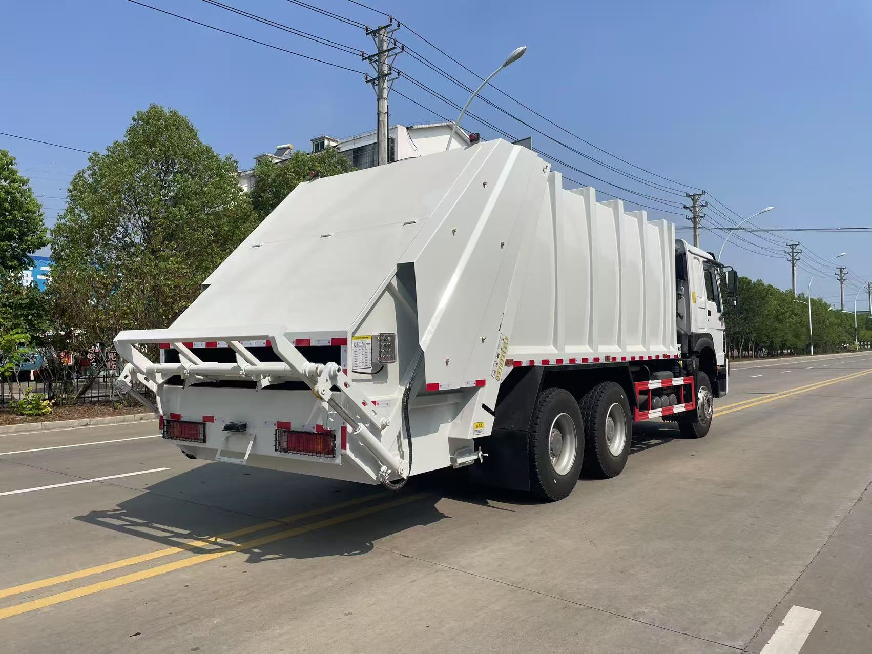HOWO 7 Compression Garbage Truck